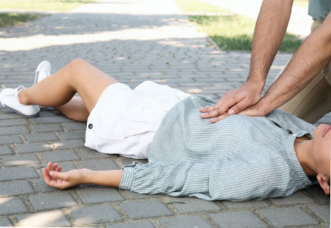 Women who suffer from an out-of-hospital cardiac arrest are less likely to receive CPR from a bystander